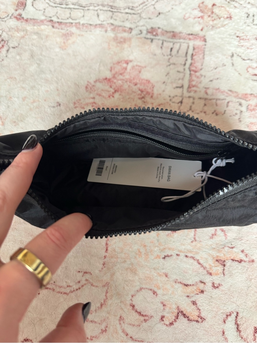 BAGGU Black Swan Shoulder Bag - Picture 5 of 6